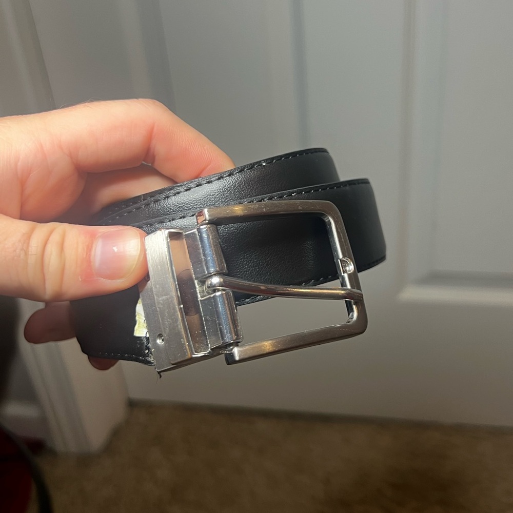 Steve Madden Reversible Black & Brown Leather Belt with Silver Buckle - Picture 4 of 8